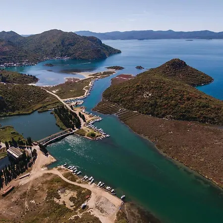 1 Bedroom In * Blace