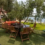 Appartement Amazing In With House Sea View
