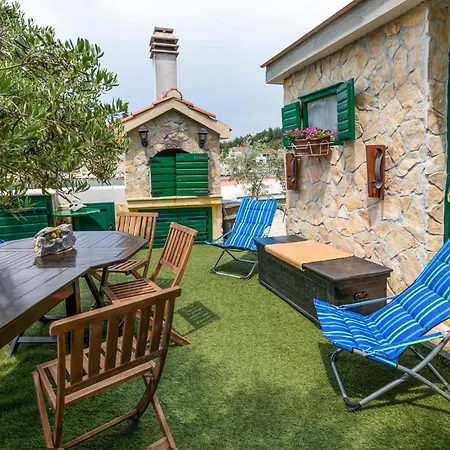 1 Bedroom In Apartment *