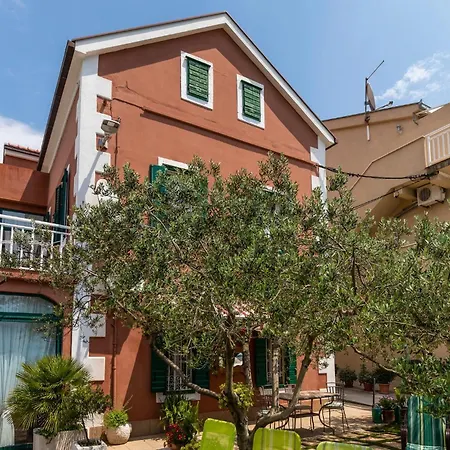 1 Bedroom Awesome In *
