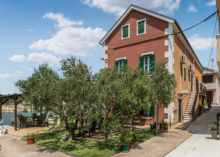 1 Bedroom In * Blace